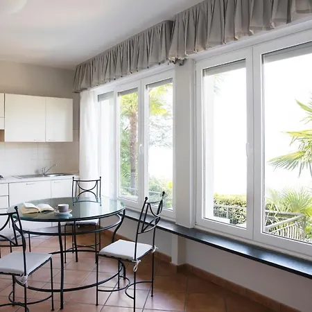 Apartment Charming Moment Di Porta - Residenza Leonardo Luino